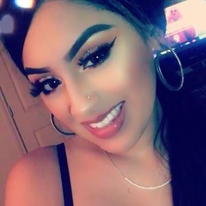 Meet your Posher, Yessenia